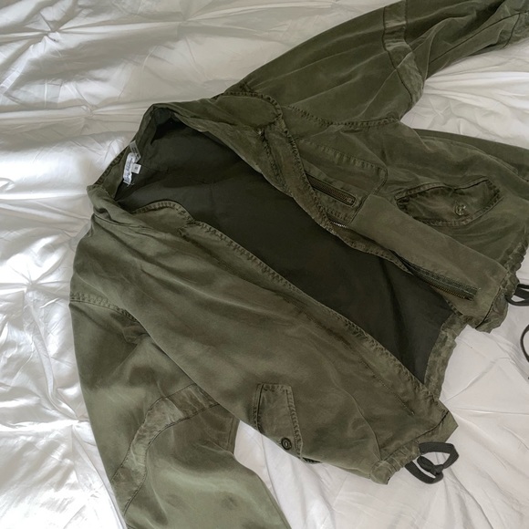 Green Jacket💚🧥 - Picture 2 of 5